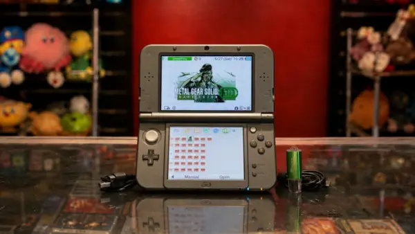 Alternative view of New Nintendo 3DS XL