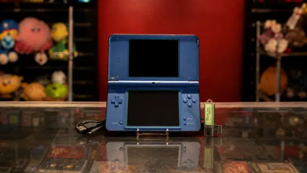 Alternative view of Nintendo DSi XL