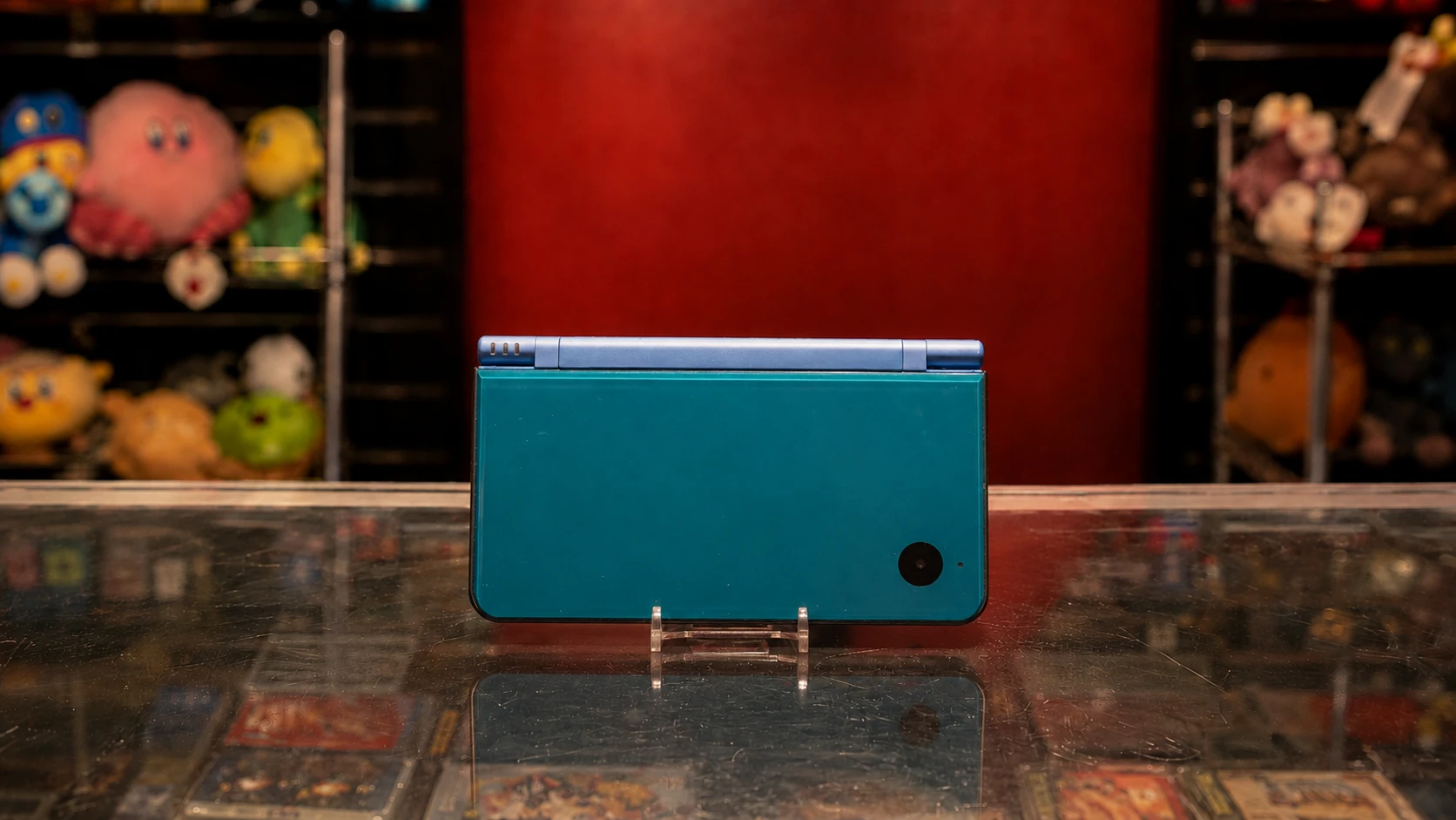 Nintendo DSi XL — view 2